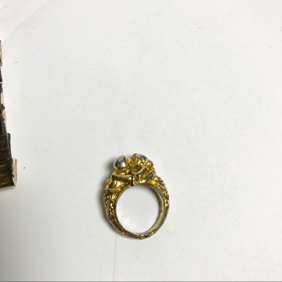 Gold Toned Lovebird Ring - Picture 2 of 4